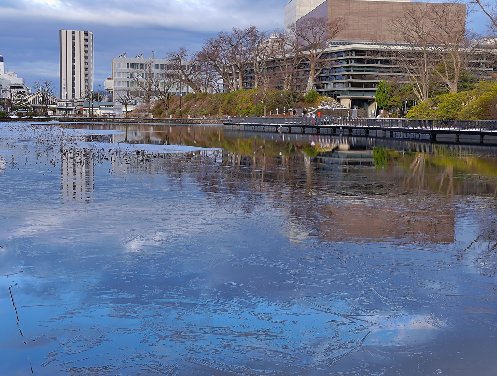 薄氷のお濠