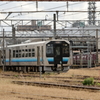秋田駅を出発する団体列車。