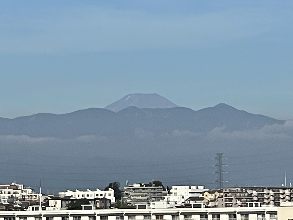 夏の富士山遠景