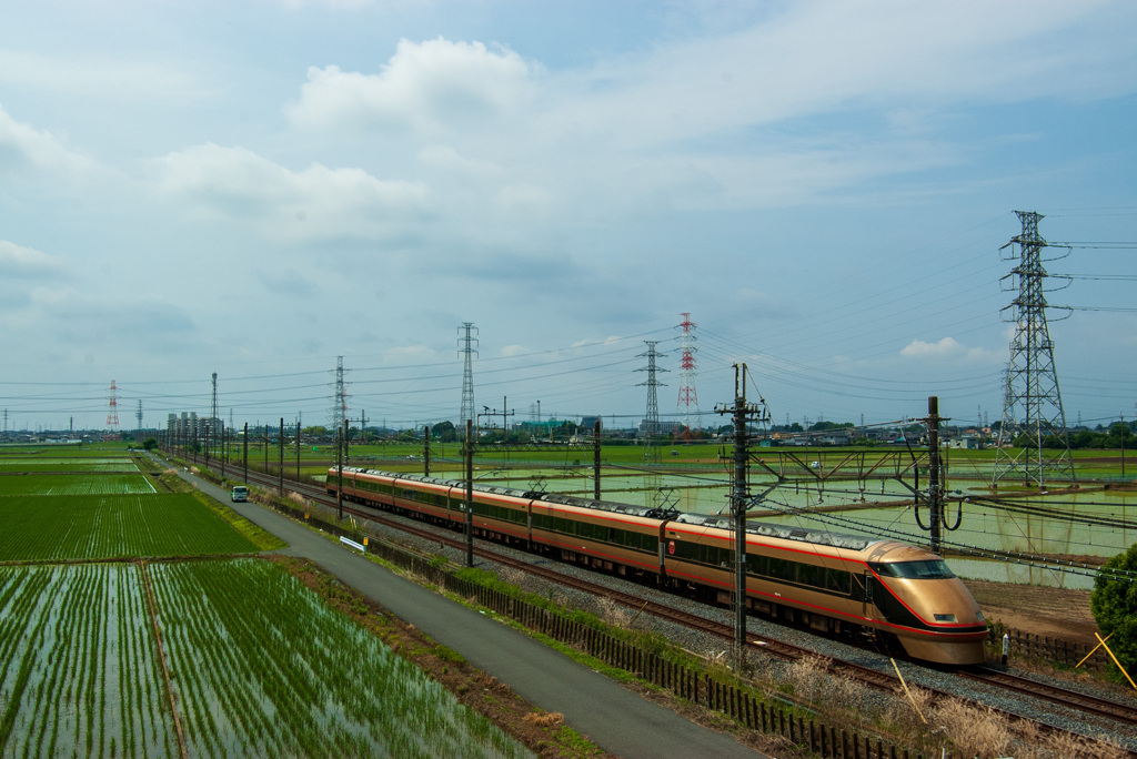 お写ん歩(103)-1（曇り空×電車）