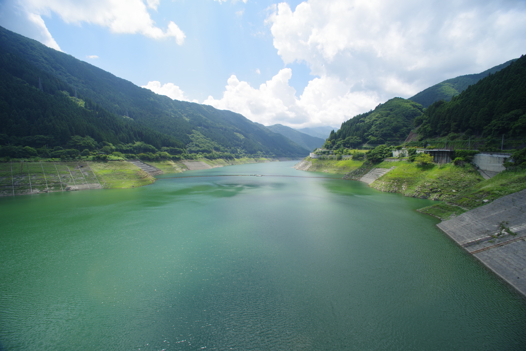 滝沢ダム（湖側）