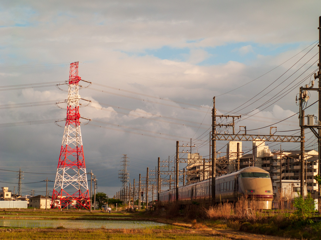 お写ん歩(95)-1（鉄塔×電車）
