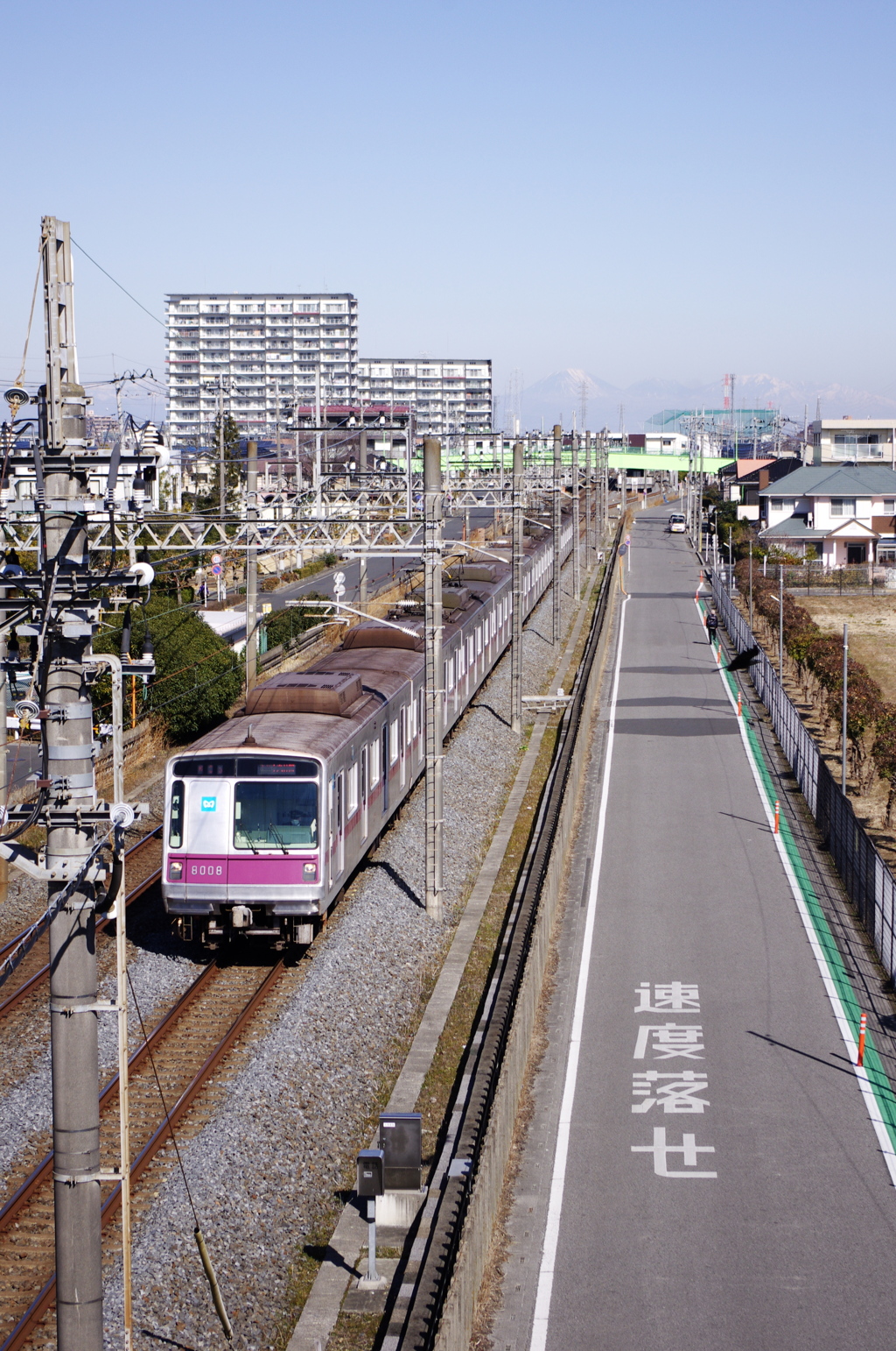 お写ん歩(70)-1（電車×遠くの山）