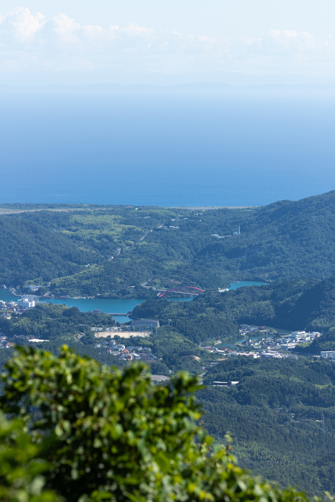 山から町