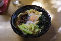 肉玉うどん中