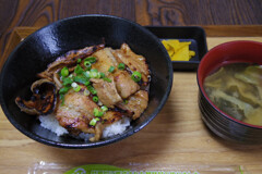 ブタ丼