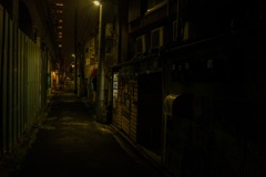 京急線橋脚下にて