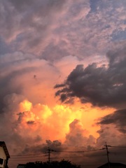 夕陽に染まる積乱雲