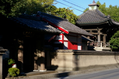 道沿いの門