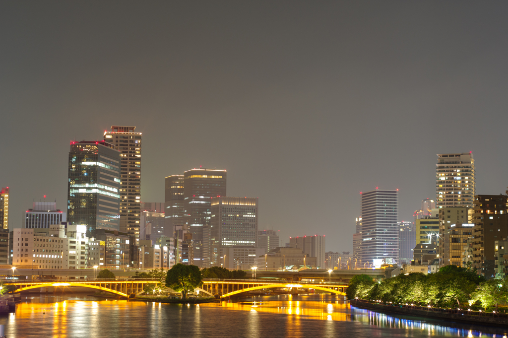 天満橋から 黄砂で霞んだ夜景