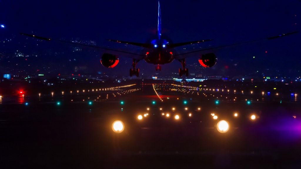 夜のフライトを終えて