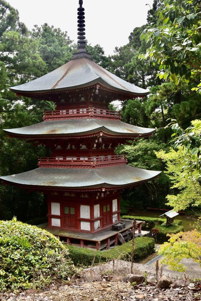 油山寺 三重塔です。