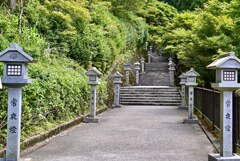 秋葉山を登る。