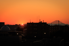 屋上より 夕日と富士