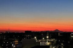 屋上より 富士山とスカイツリー