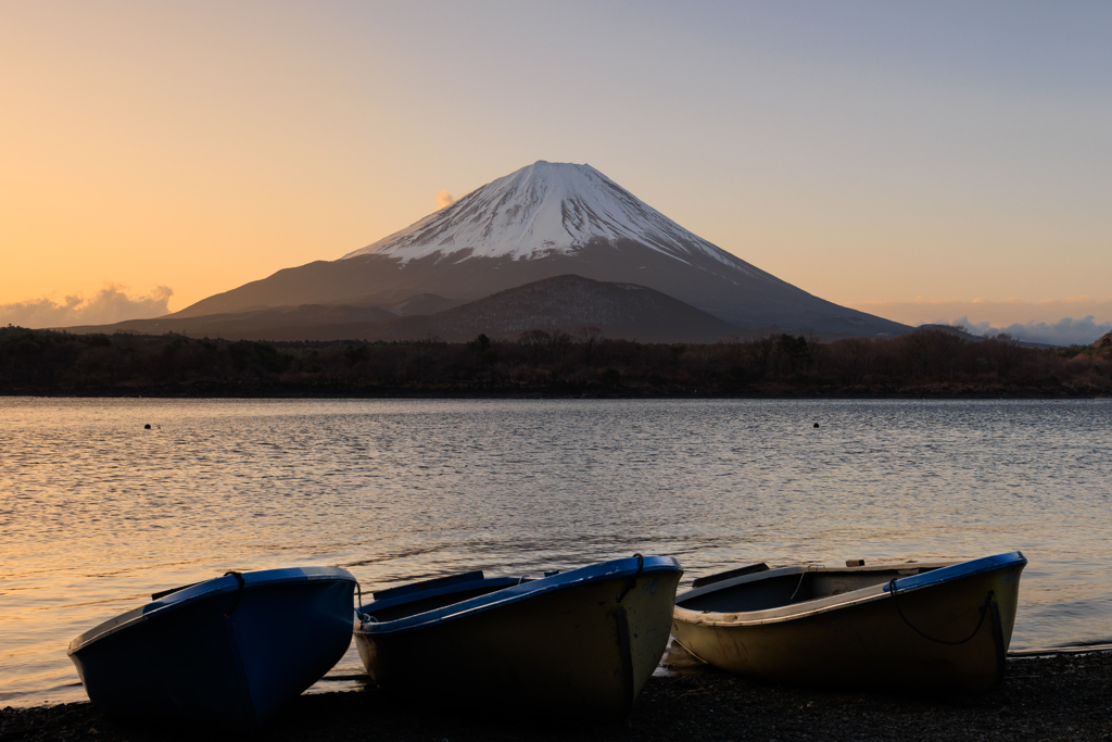 精進湖の朝焼け