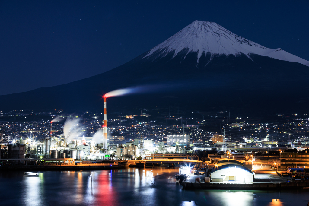 工場夜景と富士山 その４