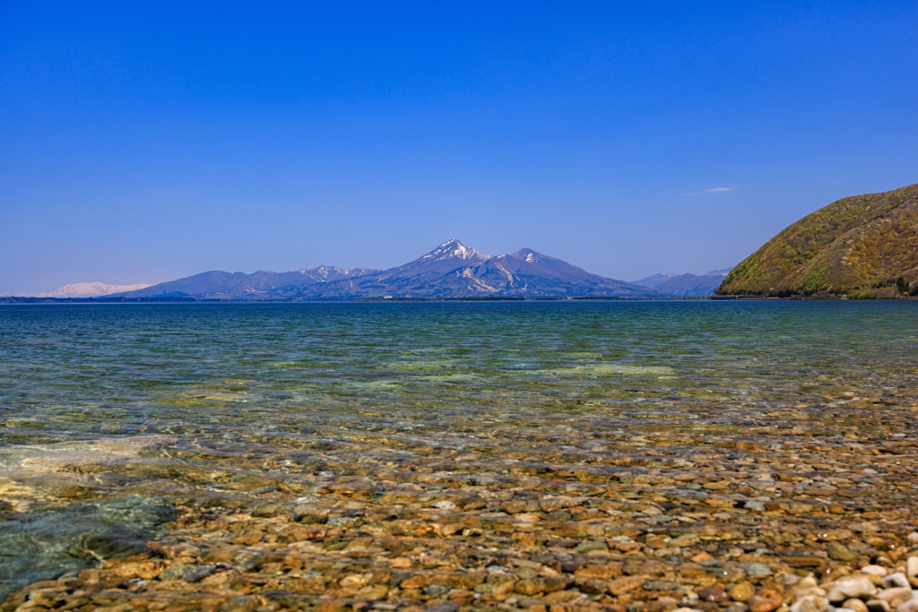 猪苗代湖と磐梯山　３５ｍｍで