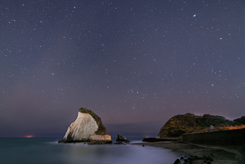 夫婦岩と星空　その２