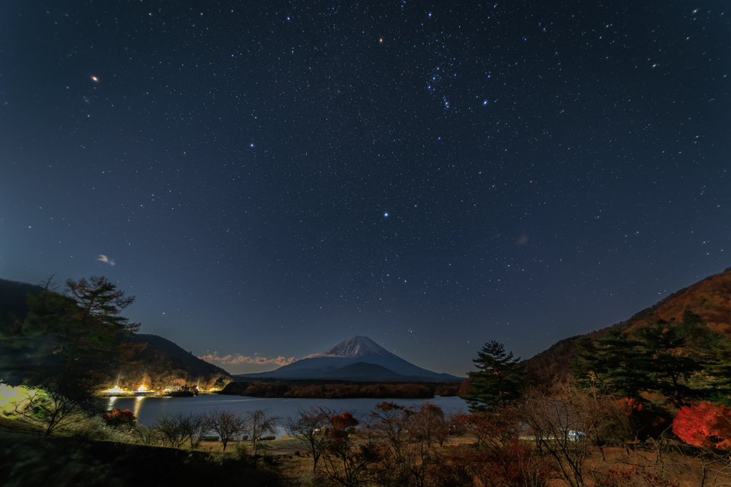 精進湖の星空 道路より