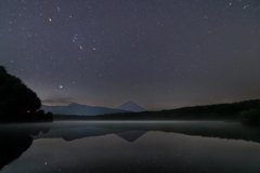 西湖にて　富士と星空
