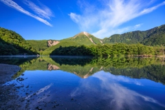 大正池 白い雲と焼岳