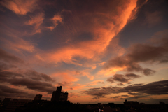屋上夕焼け 雲踊る