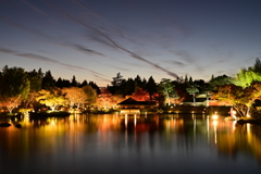 夕暮れの日本庭園