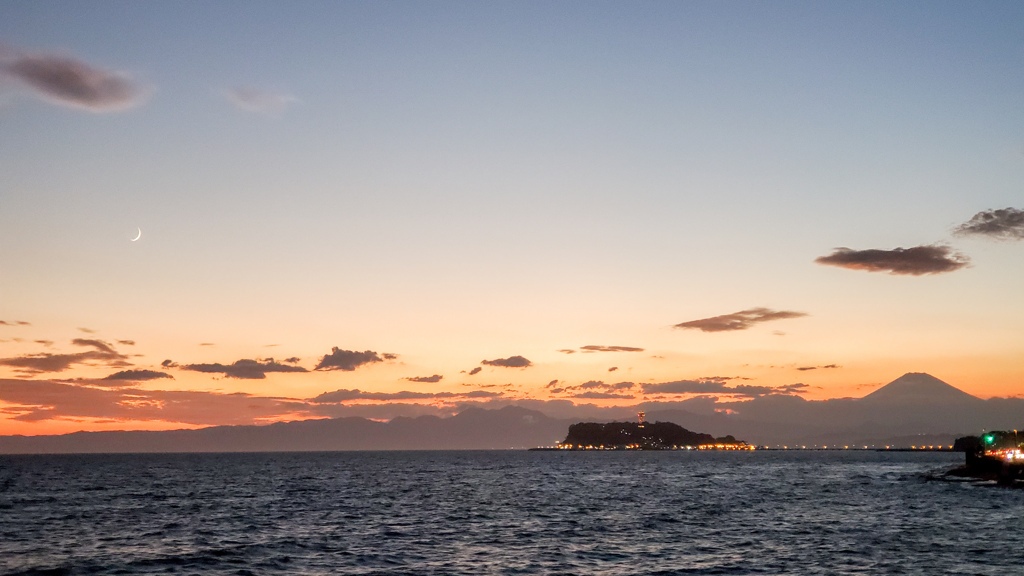 夕陽と江ノ島