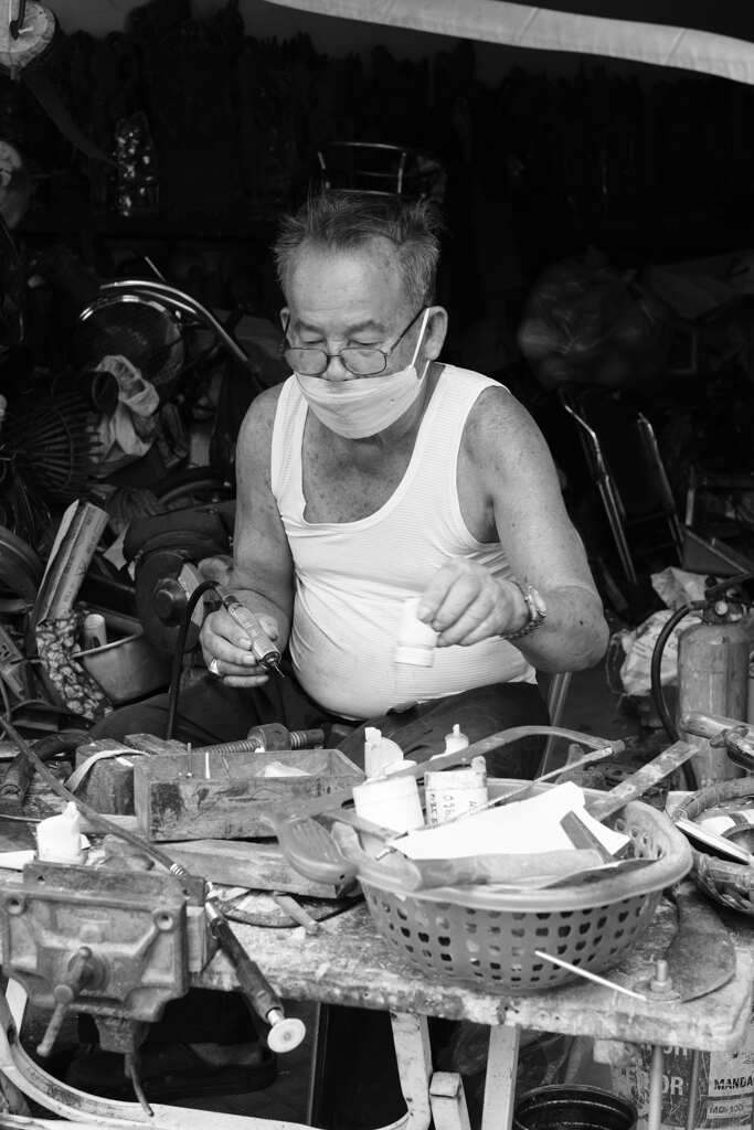 Small Business Owners 民藝品製造と修理
