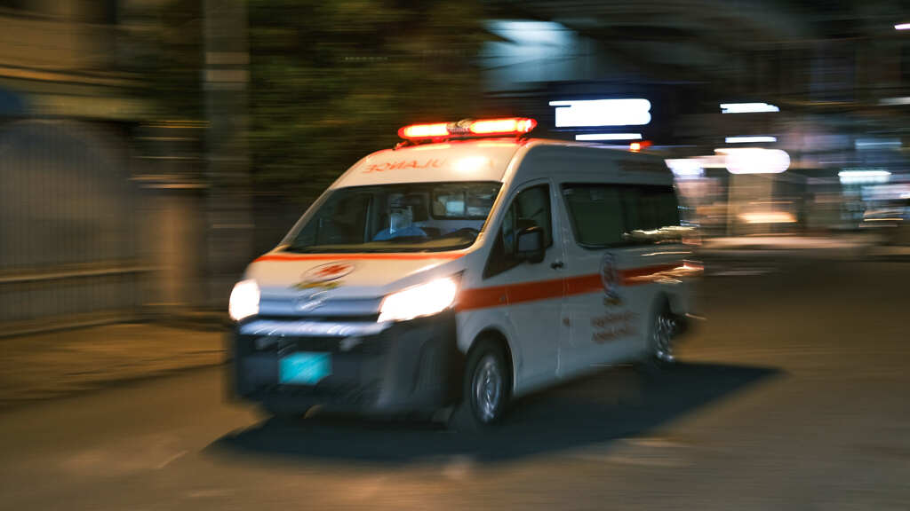 緊急車両　四台目