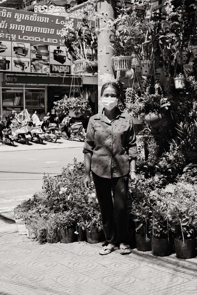 市場の女性達　花屋さん