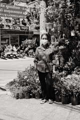 市場の女性達　花屋さん