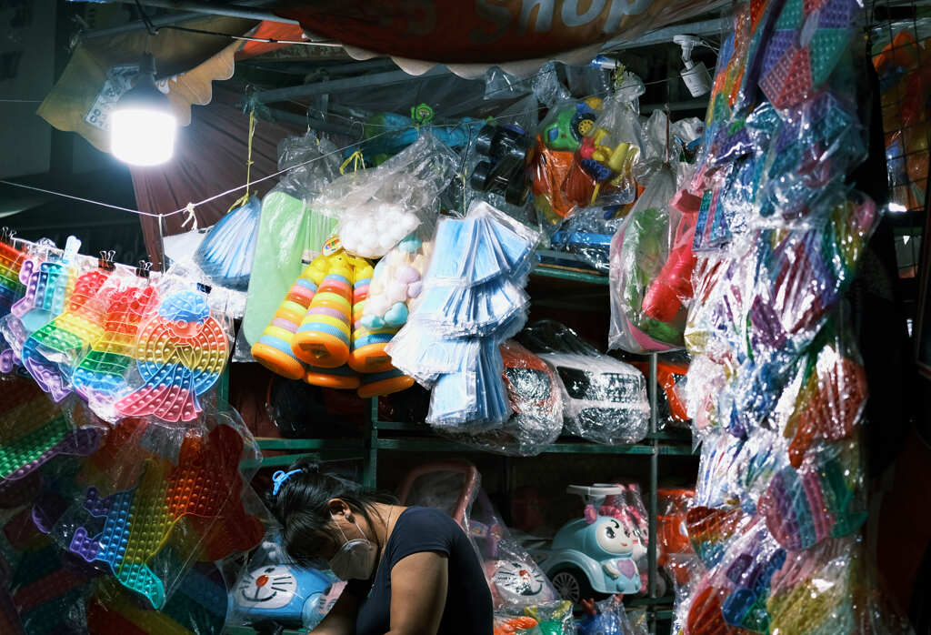 居眠りする少女