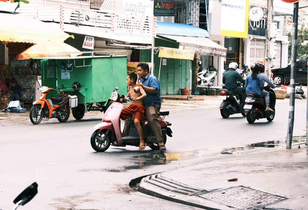 バイクタクシーの少年