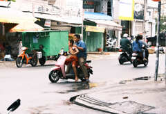 バイクタクシーの少年