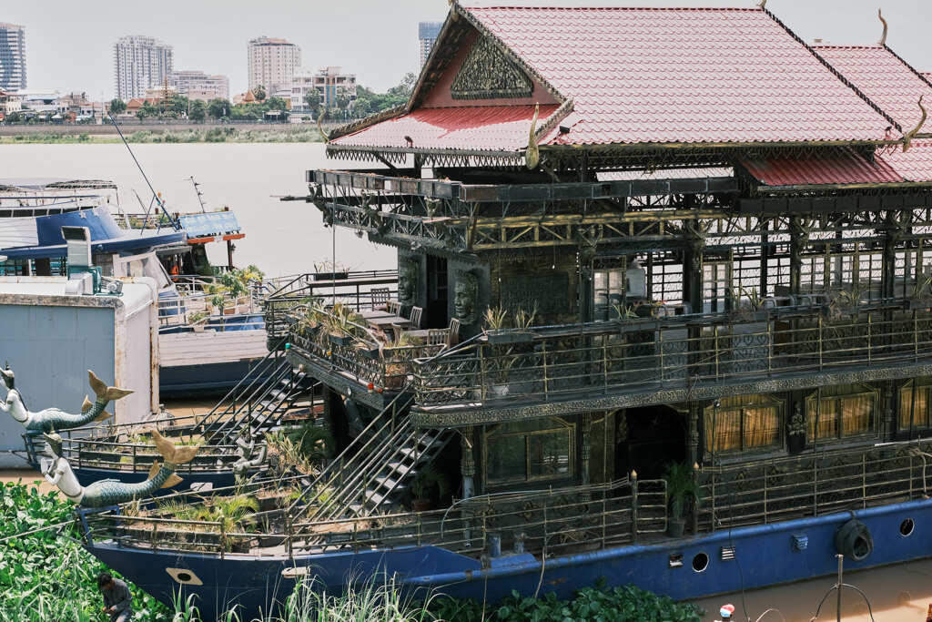 閑古鳥が鳴く、、、泣く遊覧船。