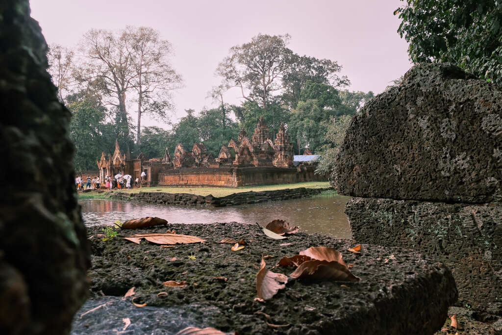 カンボジアで一番美しい寺院　バンテアイ　スレイ