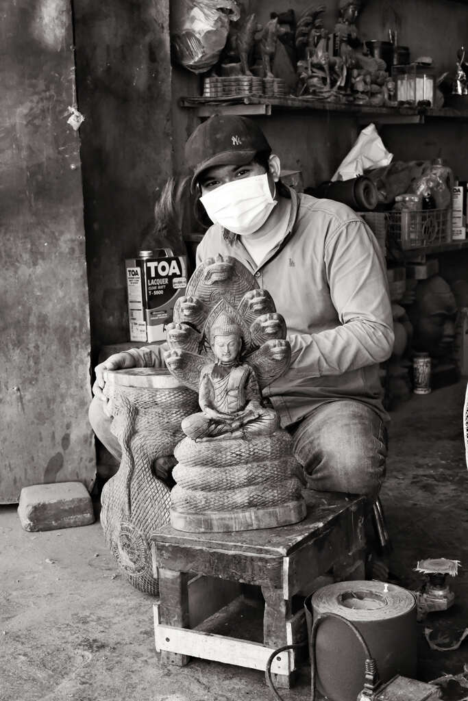 Small Business Owners　木製仏像製造店　