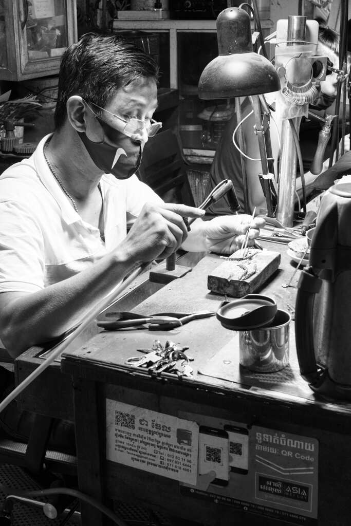 Small Business Owners　宝飾品の修理店