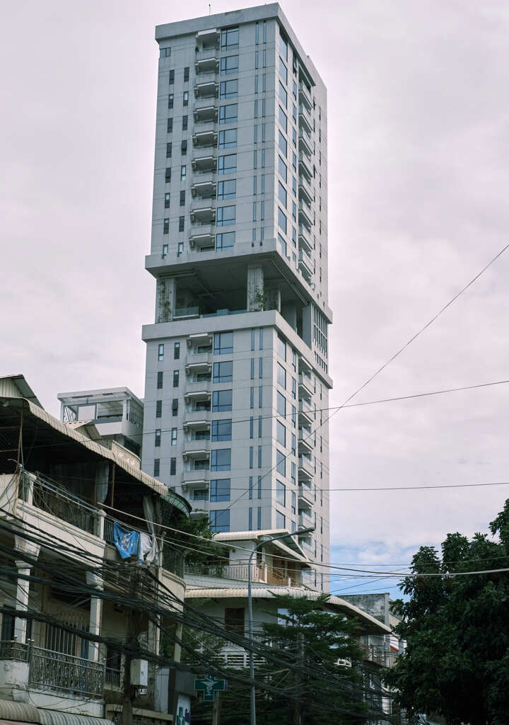 カンボジア蜘蛛巣配線４