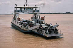 水上交通　プノンペン対岸のソッカーからのフェリー