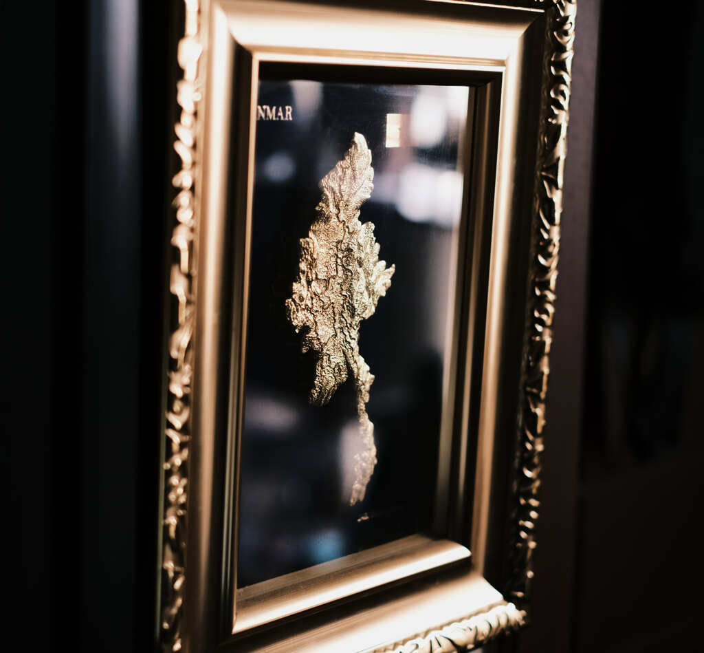 気怠い朝　額縁２