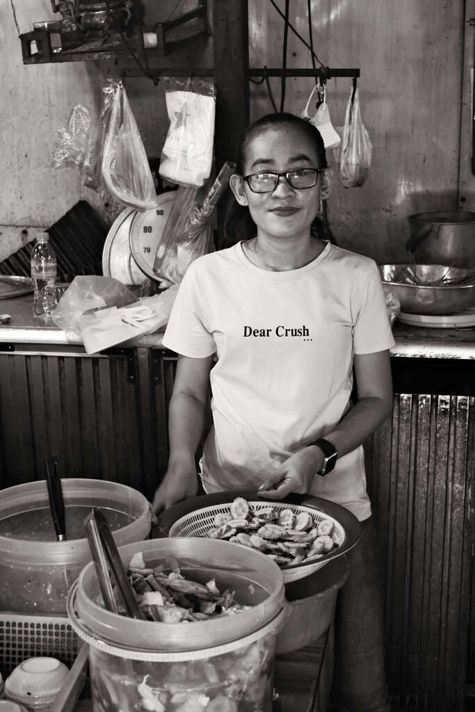 市場の女性達　漬物物屋さん