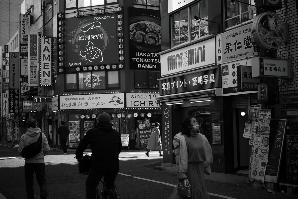 新宿西口目の毒通り 2
