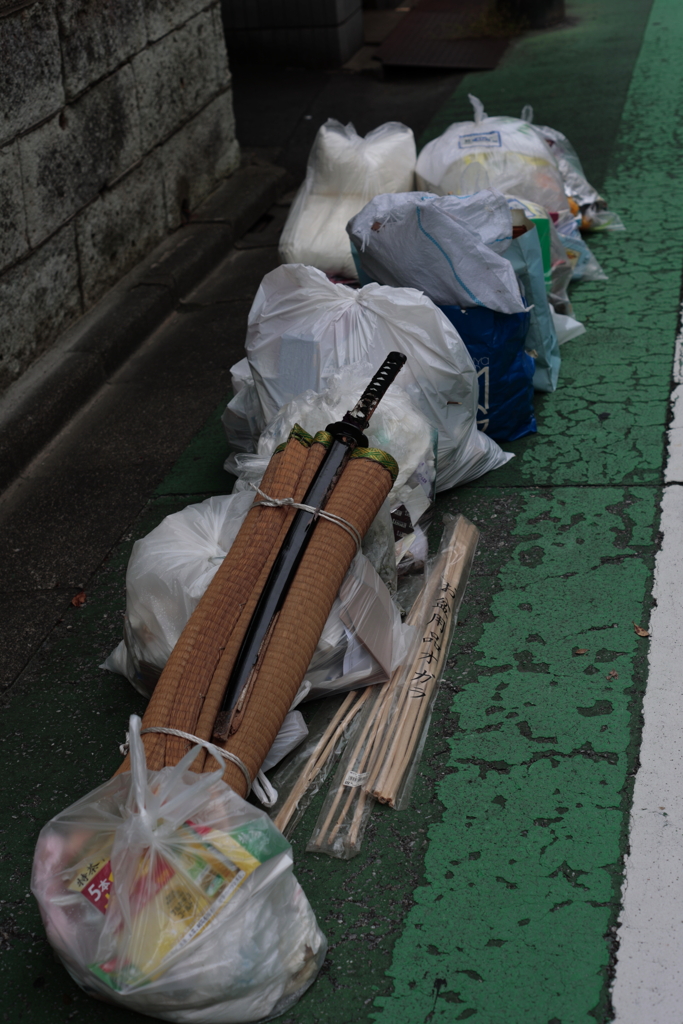 今日は燃えるゴミの日ですよー
