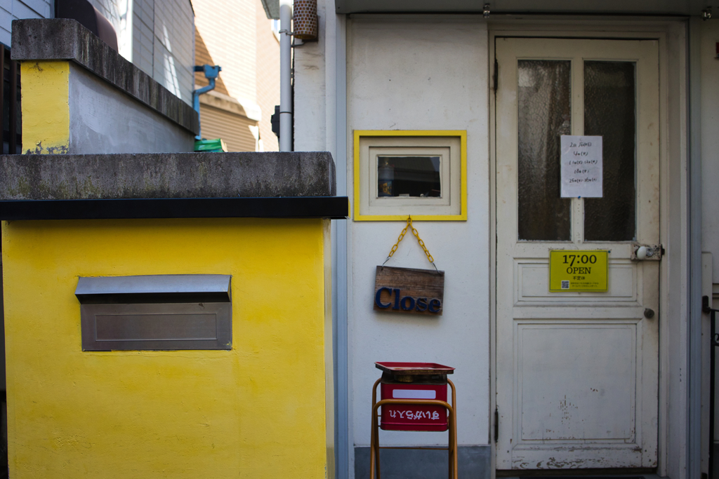 カナリアイエローの店