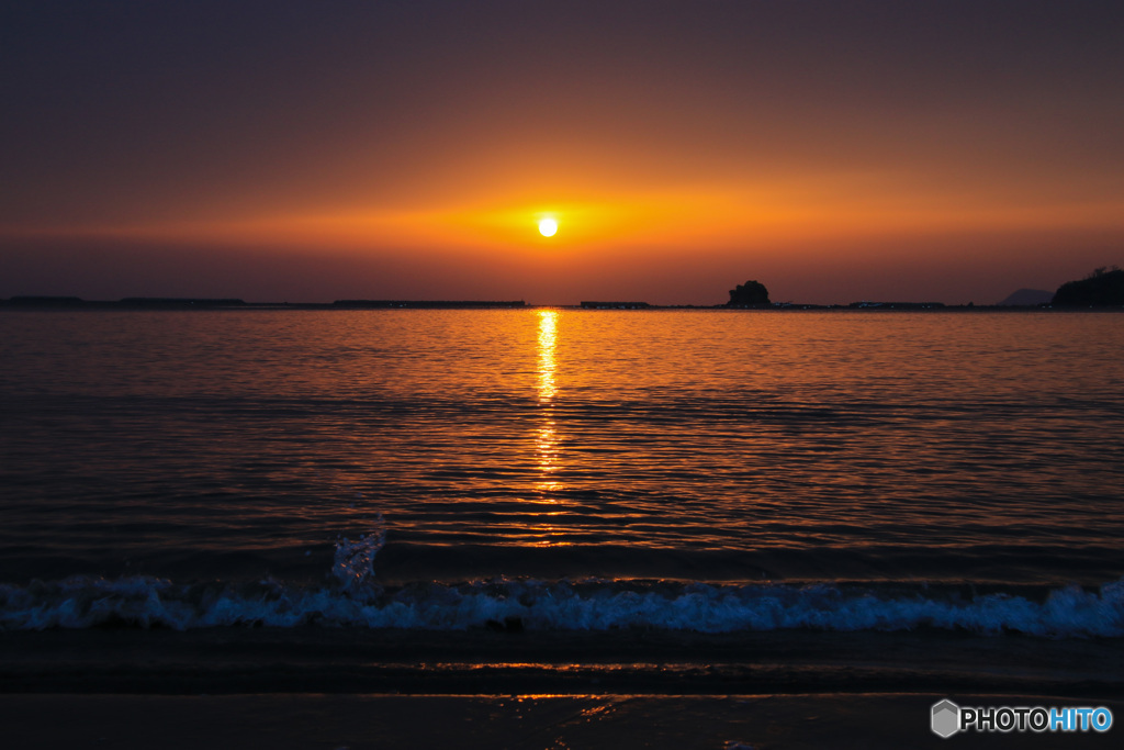 地元の浜の朝日