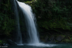 暑さを豪快に吹き飛ばす慈恩の滝