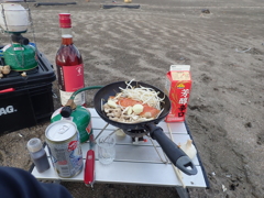 銭函海岸のキャンプ飯。